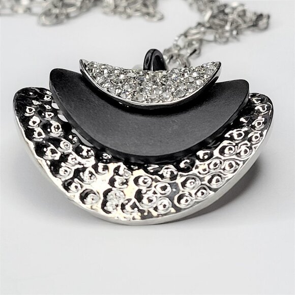 Round Crystal and Black Pendant Necklace - Picture 3 of 11